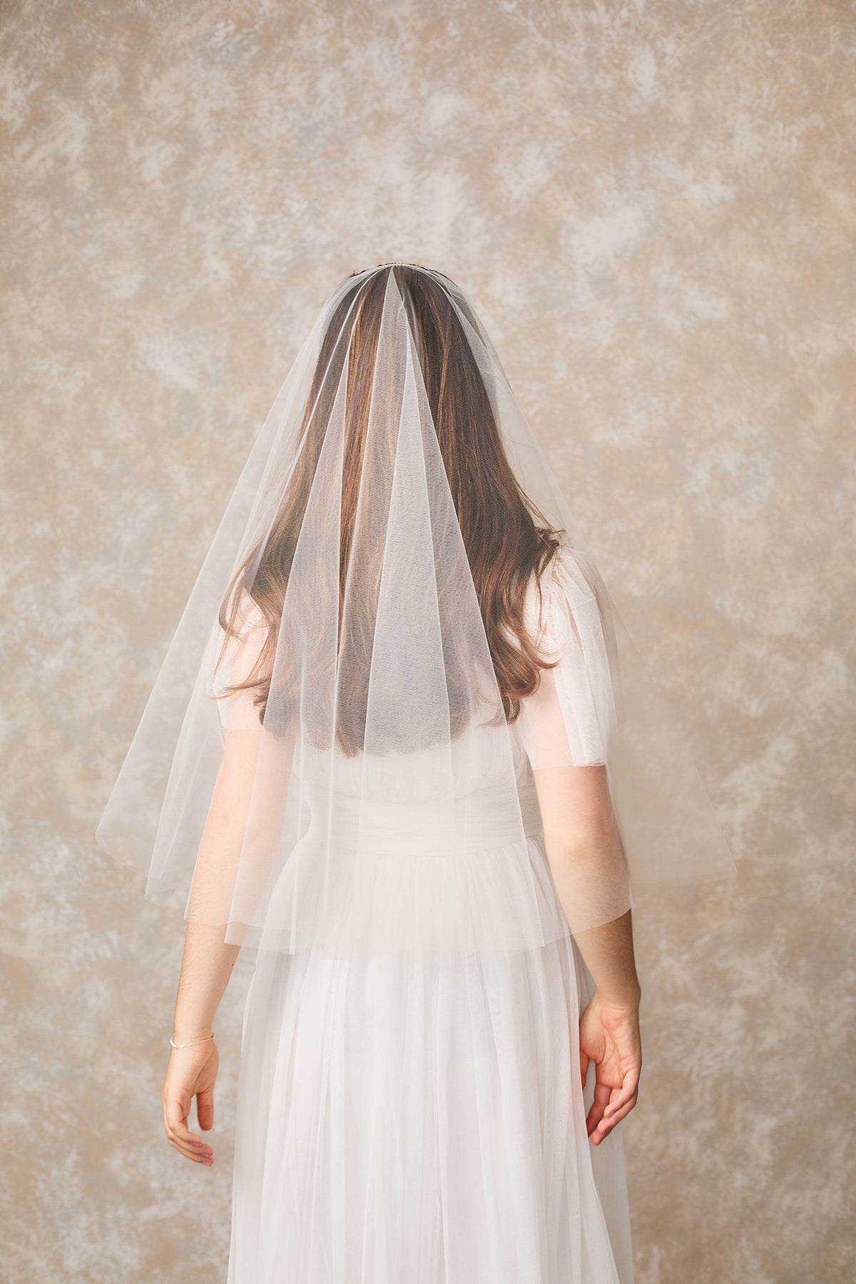 Short wedding veil