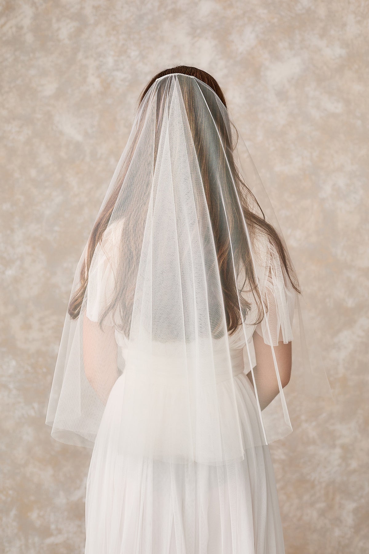 Short wedding veil